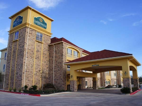 弗洛里斯维尔拉昆塔酒店及套房 Floresville 外观 照片